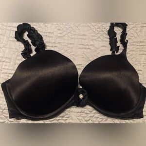 Like NEW! Victoria’s Secret Very Sexy Black Satin Plunge Push-Up Bra Size 38D